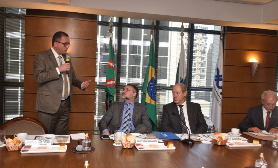 Diretor-geral do Detran participa de evento na Associação Comercial do Paraná