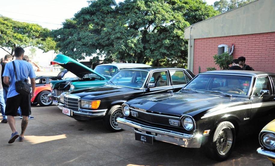 1º encontro de veículos antigos em Cascavel reúne cerca de 80 exemplares na Ciretran