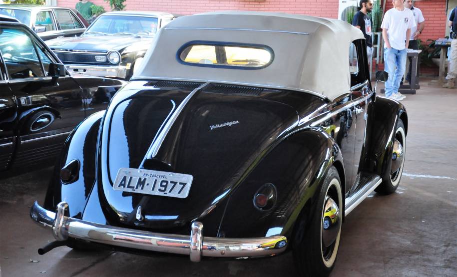 1º encontro de veículos antigos em Cascavel reúne cerca de 80 exemplares na Ciretran