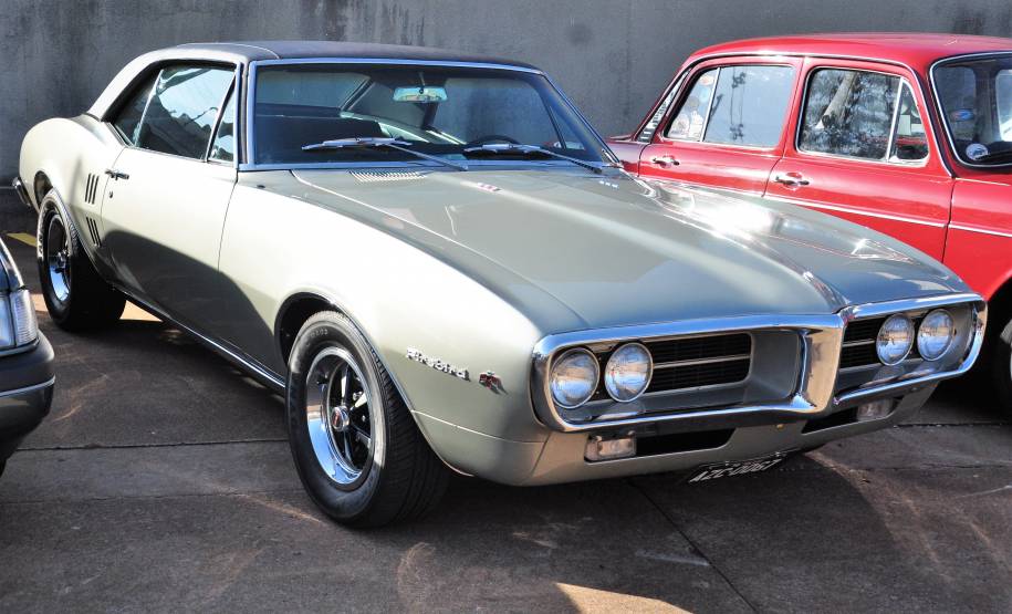 1º encontro de veículos antigos em Cascavel reúne cerca de 80 exemplares na Ciretran