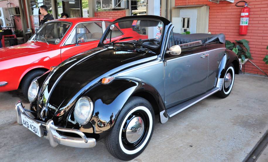 1º encontro de veículos antigos em Cascavel reúne cerca de 80 exemplares na Ciretran