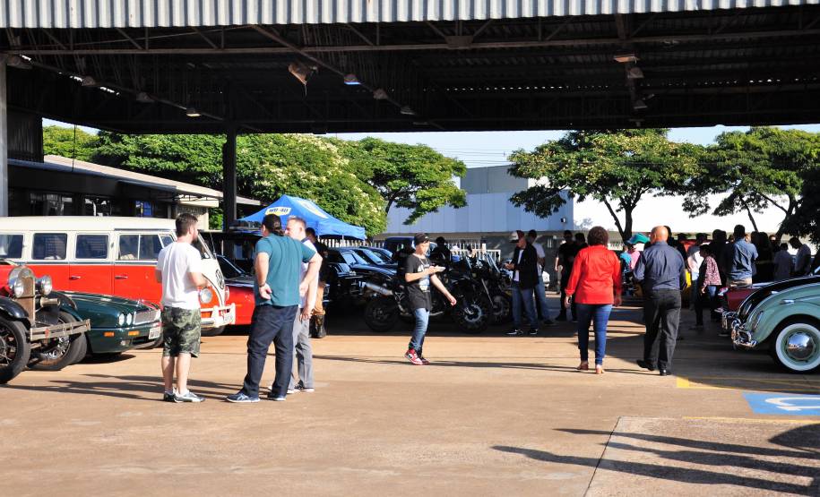 1º encontro de veículos antigos em Cascavel reúne cerca de 80 exemplares na Ciretran