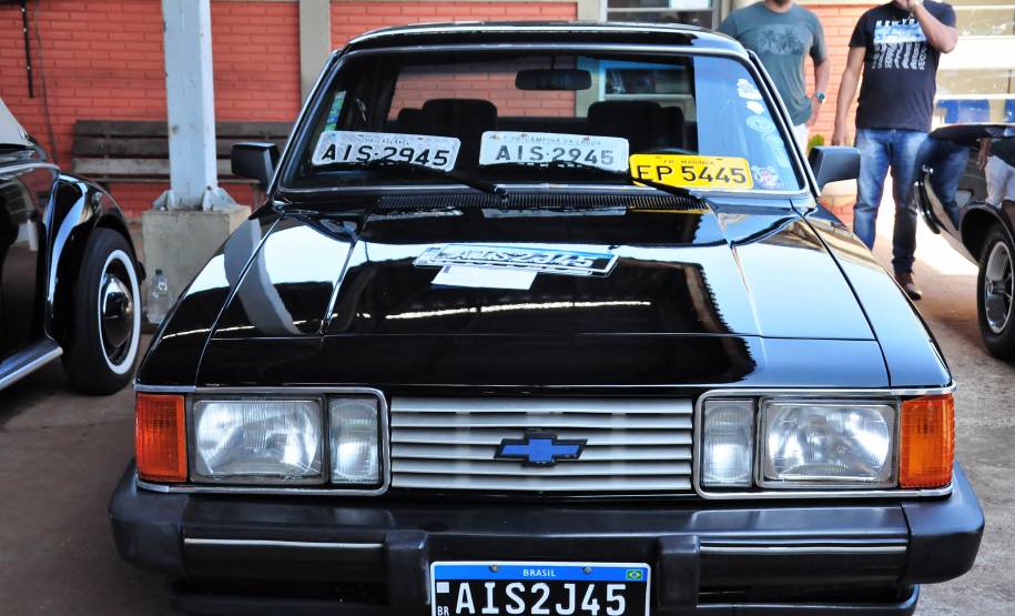 1º encontro de veículos antigos em Cascavel reúne cerca de 80 exemplares na Ciretran
