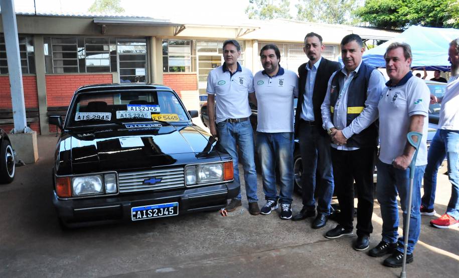 1º encontro de veículos antigos em Cascavel reúne cerca de 80 exemplares na Ciretran