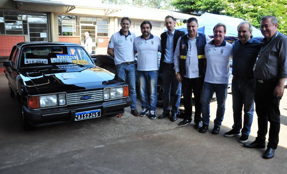 1º encontro de veículos antigos em Cascavel reúne cerca de 80 exemplares na Ciretran