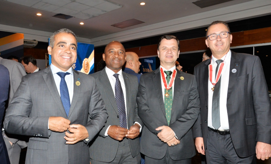 Diretor-geral do Detran recebe medalha do Mérito Mauá