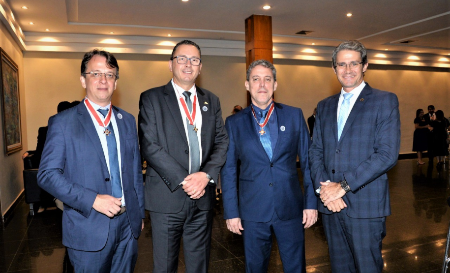 Diretor-geral do Detran recebe medalha do Mérito Mauá