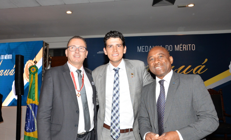 Diretor-geral do Detran recebe medalha do Mérito Mauá