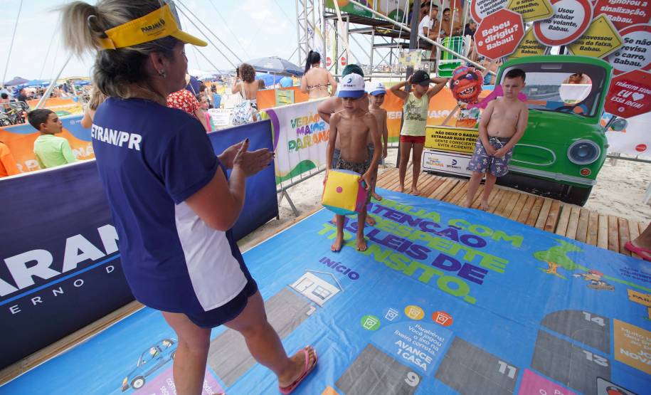 Com brincadeiras e blitz educativas, Detran-PR reforça cuidados no trânsito no Litoral