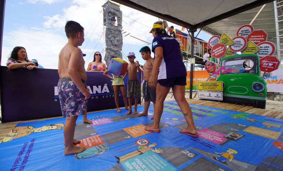 Com brincadeiras e blitz educativas, Detran-PR reforça cuidados no trânsito no Litoral