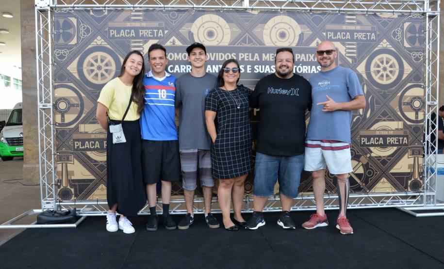 Detran comemora um ano do lançamento da nova placa preta no modelo Mercosul no Paraná