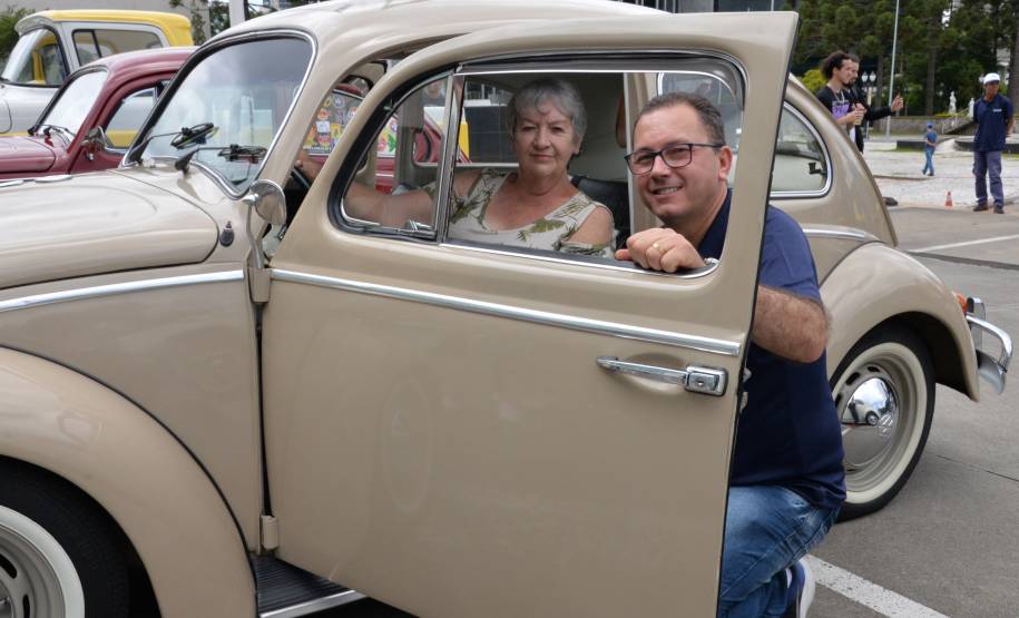 Detran comemora um ano do lançamento da nova placa preta no modelo Mercosul no Paraná