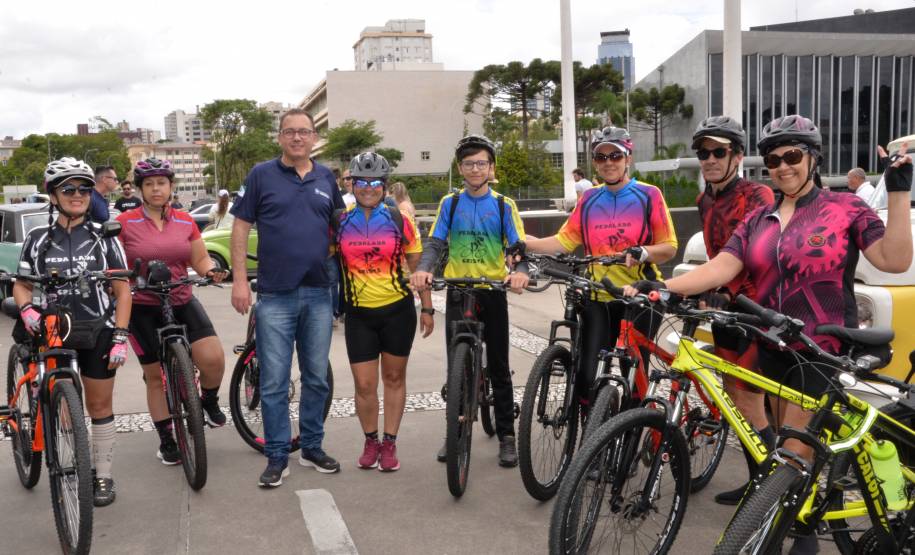 Detran comemora um ano do lançamento da nova placa preta no modelo Mercosul no Paraná
