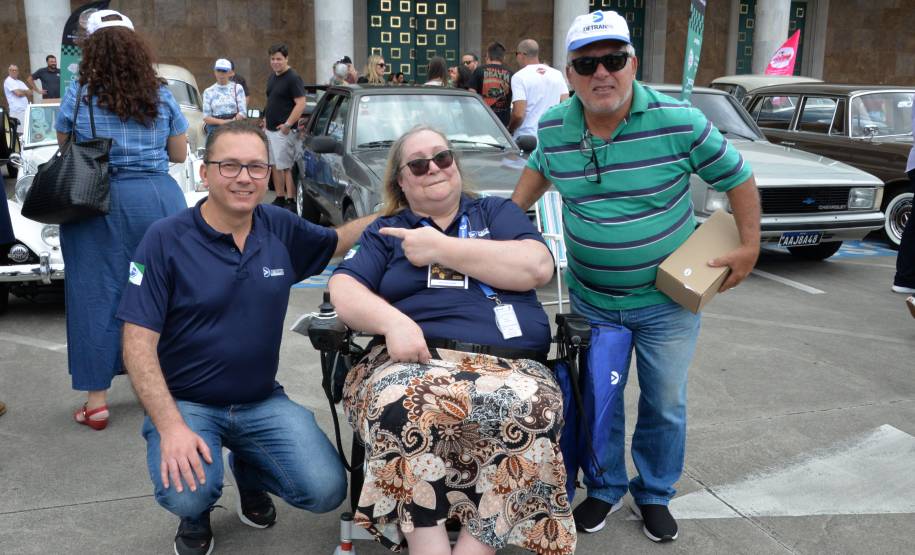 Detran comemora um ano do lançamento da nova placa preta no modelo Mercosul no Paraná