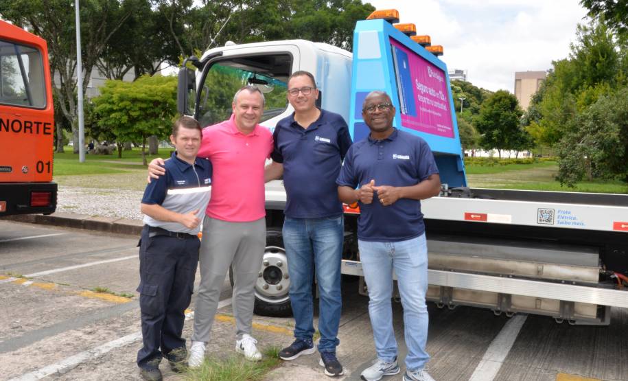 Detran comemora um ano do lançamento da nova placa preta no modelo Mercosul no Paraná