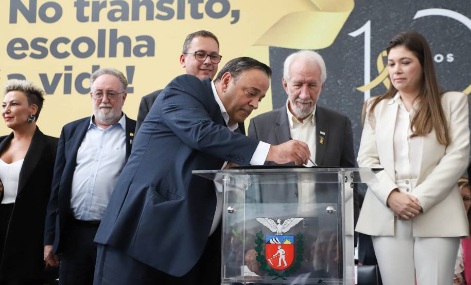 Paraná lança campanha Maio Amarelo com ações educativas e entrega de veículos ao Detran