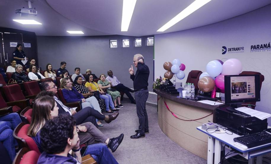 Detran-PR realiza cerimônia de homenagem ao dia do servidor público