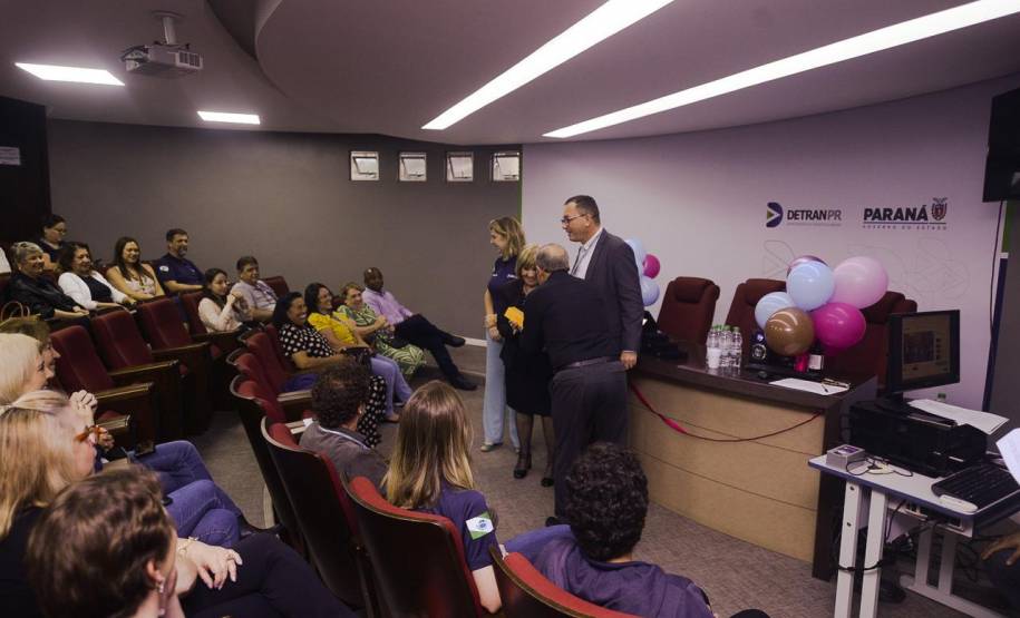 Detran-PR realiza cerimônia de homenagem ao dia do servidor público