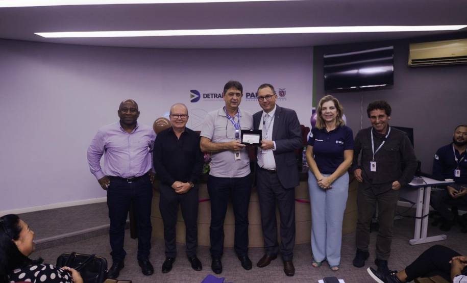 Detran-PR realiza cerimônia de homenagem ao dia do servidor público