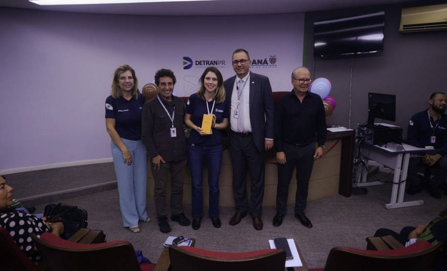 Detran-PR realiza cerimônia de homenagem ao dia do servidor público