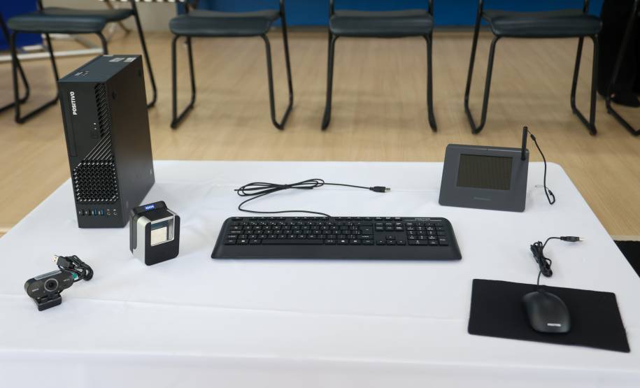 Estado entrega 106 veículos e equipamentos para reforçar atendimentos do Detran-PR