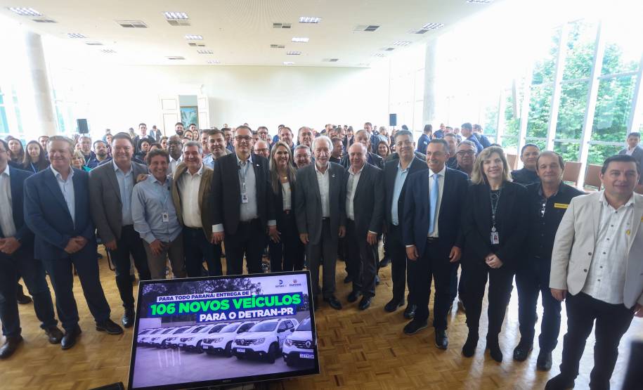 Estado entrega 106 veículos e equipamentos para reforçar atendimentos do Detran-PR