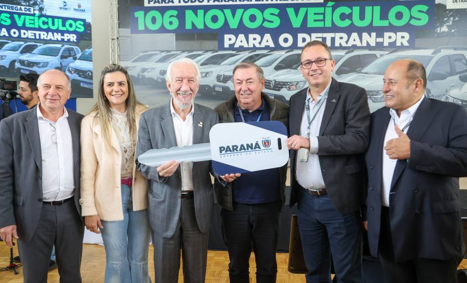Estado entrega 106 veículos e equipamentos para reforçar atendimentos do Detran-PR