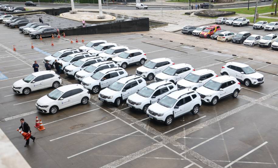 Estado entrega 106 veículos e equipamentos para reforçar atendimentos do Detran-PR