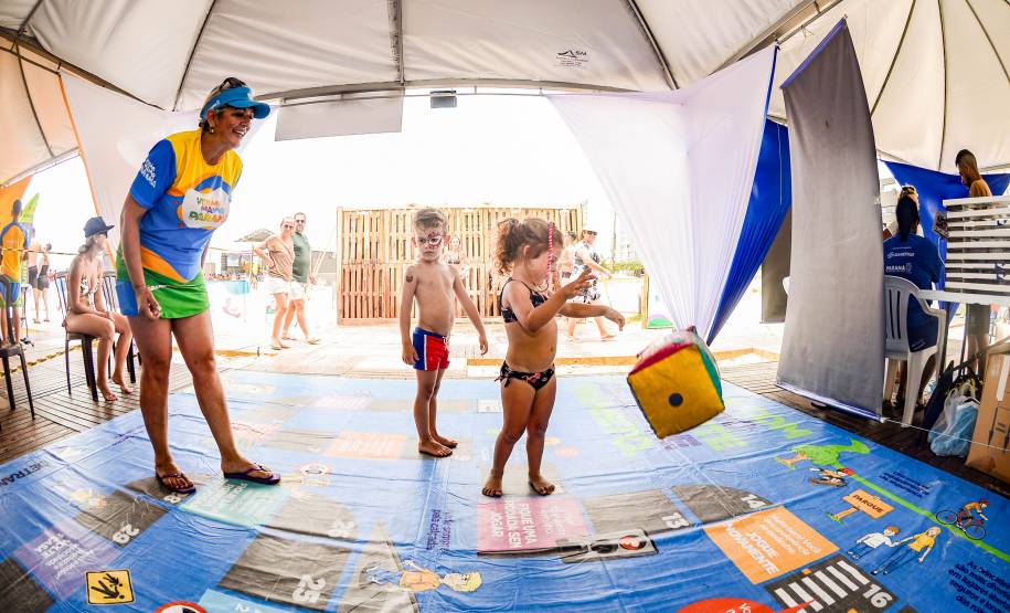 Detran-PR realiza mais de 11 mil atendimentos na primeira semana do Verão Maior Paraná Foto: Detran-Pr Detran-PR realiza mais de 11 mil atendimentos na primeira semana do Verão Maior Paraná Foto: Detran-Pr Detran-PR realiza mais de 11 mil atendimentos na primeira semana do Verão Maior Paraná Foto: Detran-Pr Detran-PR realiza mais de 11 mil atendimentos na primeira semana do Verão Maior Paraná