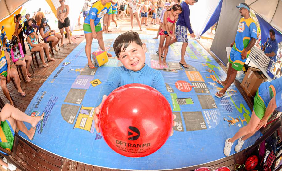 Detran-PR realiza mais de 11 mil atendimentos na primeira semana do Verão Maior Paraná Foto: Detran-Pr Detran-PR realiza mais de 11 mil atendimentos na primeira semana do Verão Maior Paraná Foto: Detran-Pr Detran-PR realiza mais de 11 mil atendimentos na primeira semana do Verão Maior Paraná Foto: Detran-Pr Detran-PR realiza mais de 11 mil atendimentos na primeira semana do Verão Maior Paraná