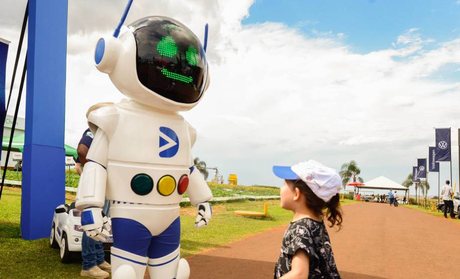 “Agência Rural” do Detran-PR realiza centenas de atendimentos aos visitantes do Show Rural em Cascavel