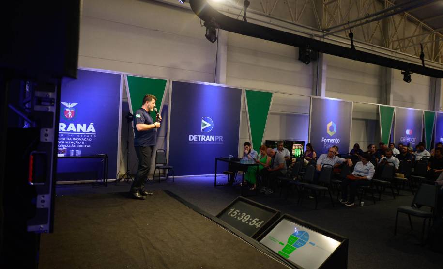 “Agência Rural” do Detran-PR realiza centenas de atendimentos aos visitantes do Show Rural em Cascavel