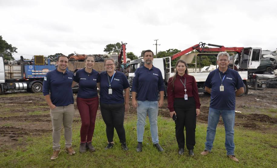 Detran-PR prensa 452 toneladas de materiais destinados à reciclagem
