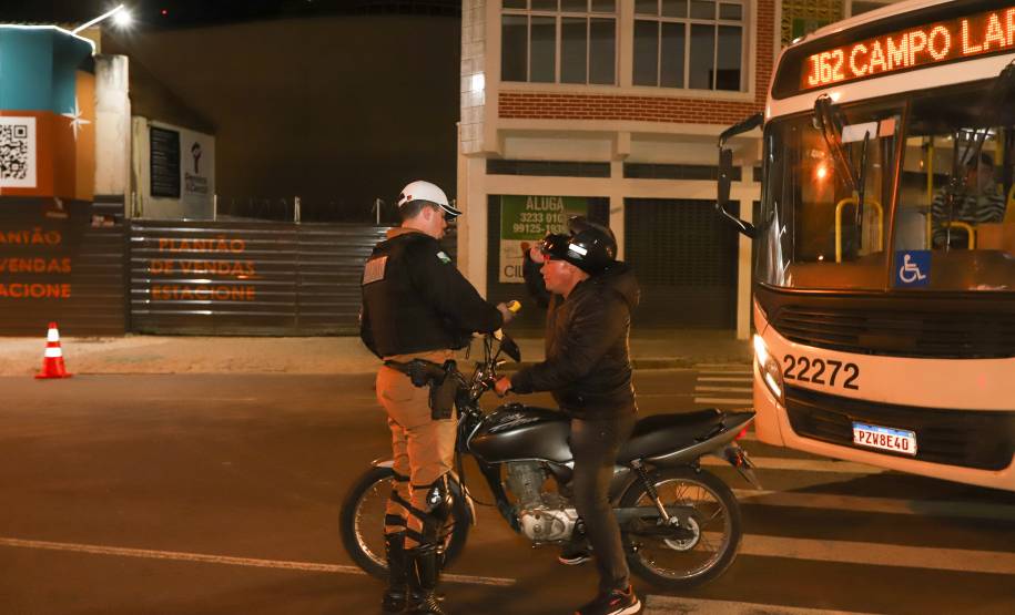 Operação marca a adesão do Paraná ao calendário nacional da Lei Seca no trânsito.