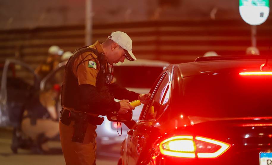 Operação marca a adesão do Paraná ao calendário nacional da Lei Seca no trânsito.