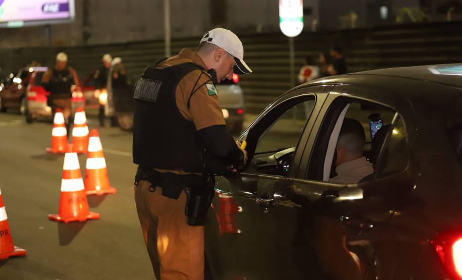 Operação marca a adesão do Paraná ao calendário nacional da Lei Seca no trânsito.