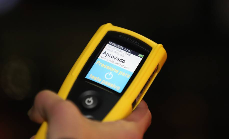 Operação marca a adesão do Paraná ao calendário nacional da Lei Seca no trânsito.