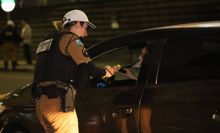 Operação marca a adesão do Paraná ao calendário nacional da Lei Seca no trânsito.