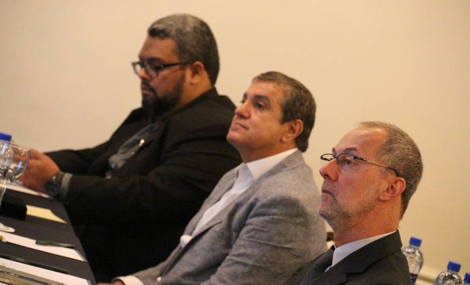 O diretor-geral do Departamento de Trânsito do Paraná (Detran) que também é presidente da Associação Nacional dos Detrans (AND), Marcos Traad, participou nesta sexta-feira (10) do encontro da Associação Nacional dos Postos de Ensaio de Cronotacógrafos (Anpeci), em Curitiba. Objetivo do evento foi debater questões de segurança no trânsito, integrar as autoridades de diversos órgãos e exigir maior controle sobre equipamentos de segurança de uso obrigatório.