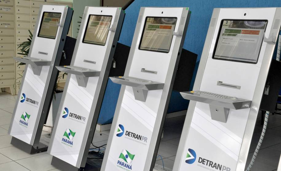 Governador Beto Richa lança equipamentos de autoatendimento do Departamento de Trânsito do Paraná (Detran-PR) para facilitar o acesso do cidadão a uma série de documentos. Curitiba, 14/08/2013.