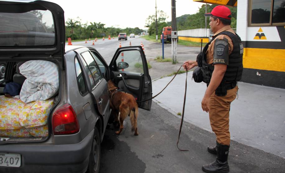 O feriadão de Carnaval terminou com mais acidentes e mortes nas rodovias paranaenses, em comparação com o ano passado. De acordo com o balanço divulgado nesta quarta-feira (01) pela Polícia Militar do Paraná, foram registrados 133 acidentes com 132 feridos e 10 mortos, além de três atropelamentos neste feriado. No mesmo período do ano anterior, foram 127 acidentes, 129 feridos, sete mortos e três atropelamentos.