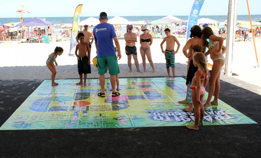 Centenas de pessoas já passaram pela tenda recreativa do Departamento Estadual de Trânsito do Paraná (DETRAN-PR) que está montada na Avenida Atlântica em Matinhos (PR), Litoral do estado.Foto: Soldado Adilson Voinaski Afonso