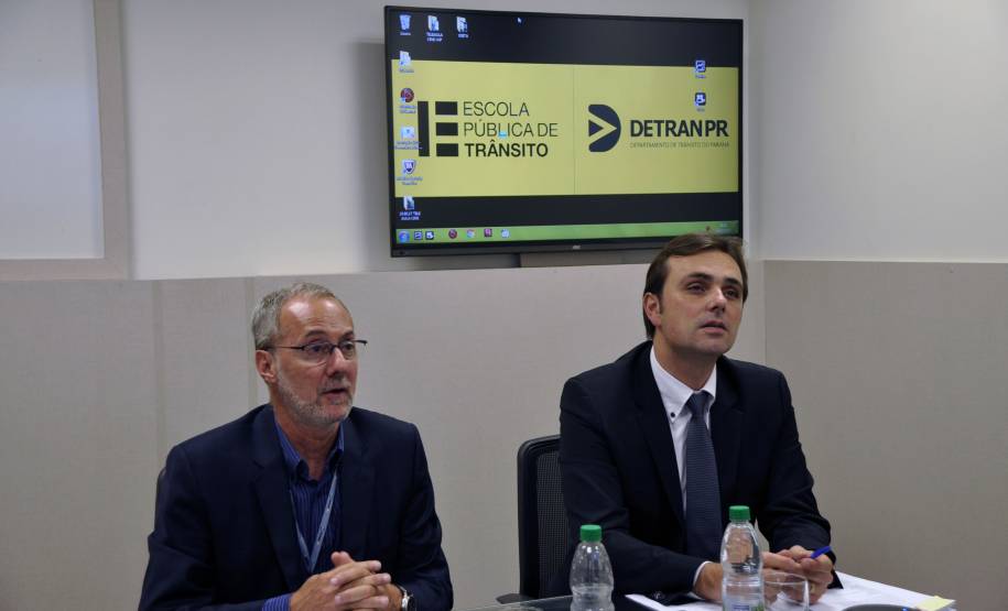 O Conselho Estadual de Trânsito (Cetran), com apoio do Departamento de Trânsito do Paraná (Detran), quer interagir com as prefeituras e auxiliar na melhor gestão do tráfego nos municípios do Estado. Todos os meses, os conselheiros do Cetran vão conversar com gestores da área nas cidades para discutir legislação e mudanças necessárias, usando o Sistema de Videoconferência do Detran.