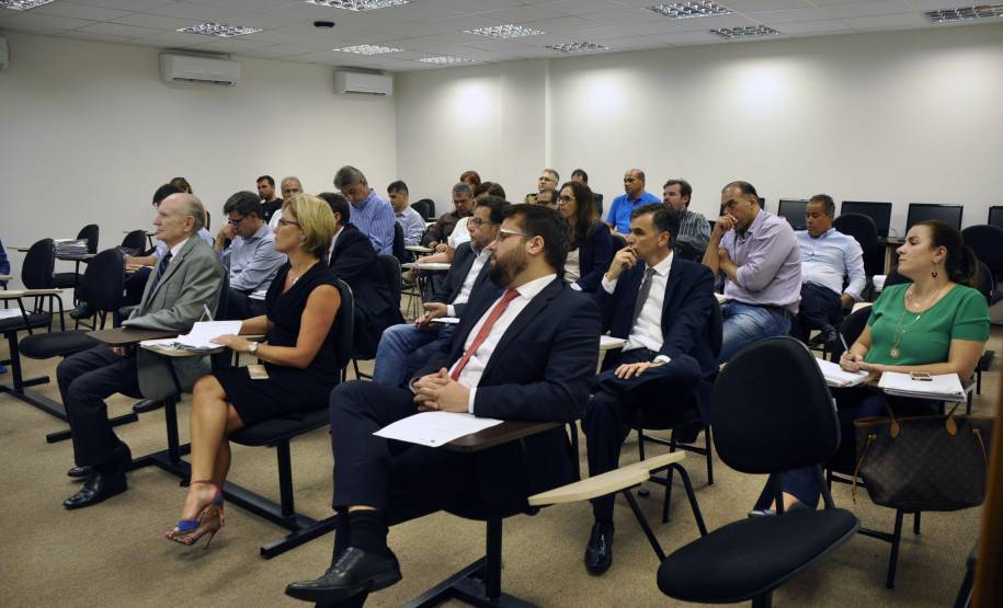 O Conselho Estadual de Trânsito (Cetran), com apoio do Departamento de Trânsito do Paraná (Detran), quer interagir com as prefeituras e auxiliar na melhor gestão do tráfego nos municípios do Estado. Todos os meses, os conselheiros do Cetran vão conversar com gestores da área nas cidades para discutir legislação e mudanças necessárias, usando o Sistema de Videoconferência do Detran.