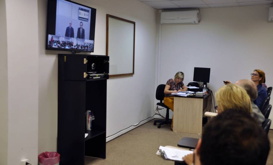 O Conselho Estadual de Trânsito (Cetran), com apoio do Departamento de Trânsito do Paraná (Detran), quer interagir com as prefeituras e auxiliar na melhor gestão do tráfego nos municípios do Estado. Todos os meses, os conselheiros do Cetran vão conversar com gestores da área nas cidades para discutir legislação e mudanças necessárias, usando o Sistema de Videoconferência do Detran.