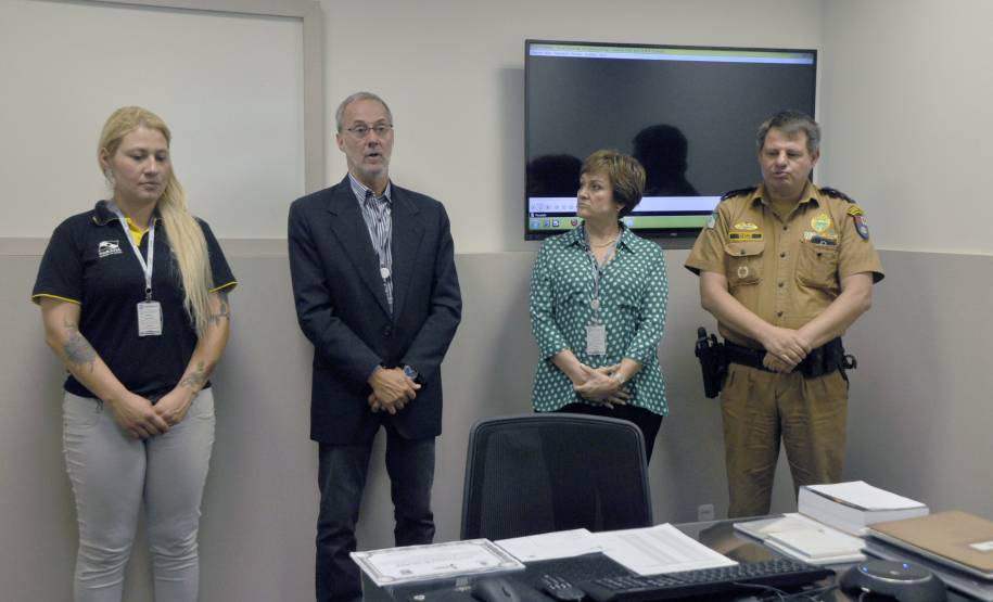 A Polícia Militar do Estado do Paraná (PMPR) vai atualizar ao longo desta semana 5.263 agentes de trânsito em todo o Estado. O treinamento que ocorre por meio do Sistema de Videoconferência do Departamento de Trânsito do Paraná (Detran) tem como objetivo esclarecer alterações na legislação de trânsito e padronizar os procedimentos de fiscalização.