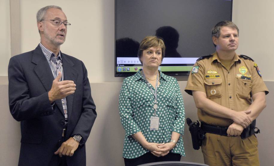 A Polícia Militar do Estado do Paraná (PMPR) vai atualizar ao longo desta semana 5.263 agentes de trânsito em todo o Estado. O treinamento que ocorre por meio do Sistema de Videoconferência do Departamento de Trânsito do Paraná (Detran) tem como objetivo esclarecer alterações na legislação de trânsito e padronizar os procedimentos de fiscalização.