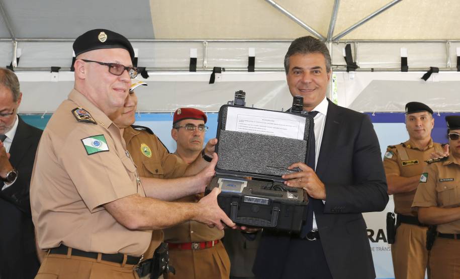 O governador Beto Richa entrega nesta terça-feira (21), em Curitiba, 384 bafômetros para uso em blitz de trânsito realizadas pela Polícia Militar do Paraná