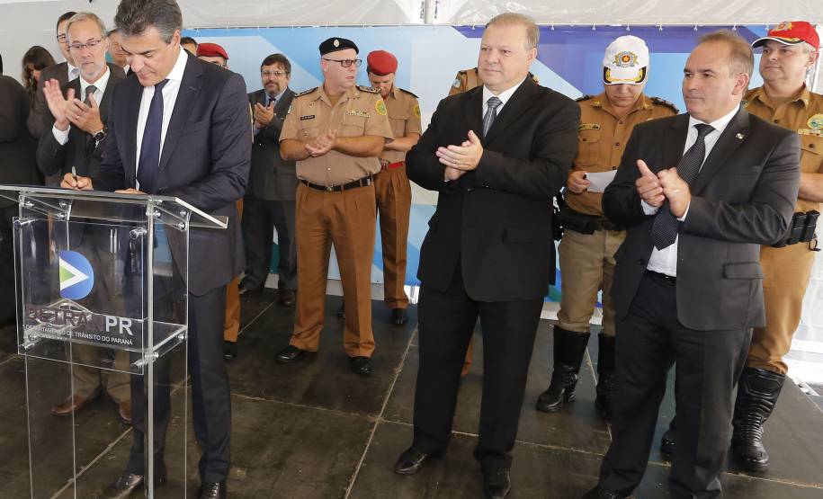 O governador Beto Richa entrega nesta terça-feira (21), em Curitiba, 384 bafômetros para uso em blitz de trânsito realizadas pela Polícia Militar do Paraná