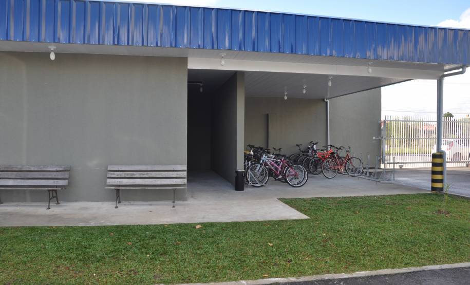 Mesmo com a carteira de habilitação suspensa ou cassada, muitos motoristas insistem em dirigir. No primeiro bimestre de 2017, somente na capital do Estado, 252 condutores foram notificados por cometerem tal infração. Para conscientizar os infratores e incentivar novos comportamentos, o Detran oferece, a partir desta quinta-feira (30), um bicicletário na sede do Tarumã, em Curitiba.